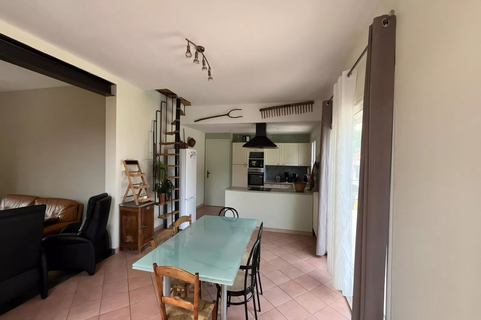 Villa avec piscine-Eetkamer