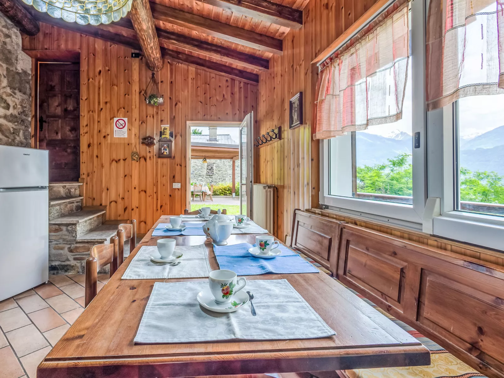 Moncucco Mountain Home-Binnen