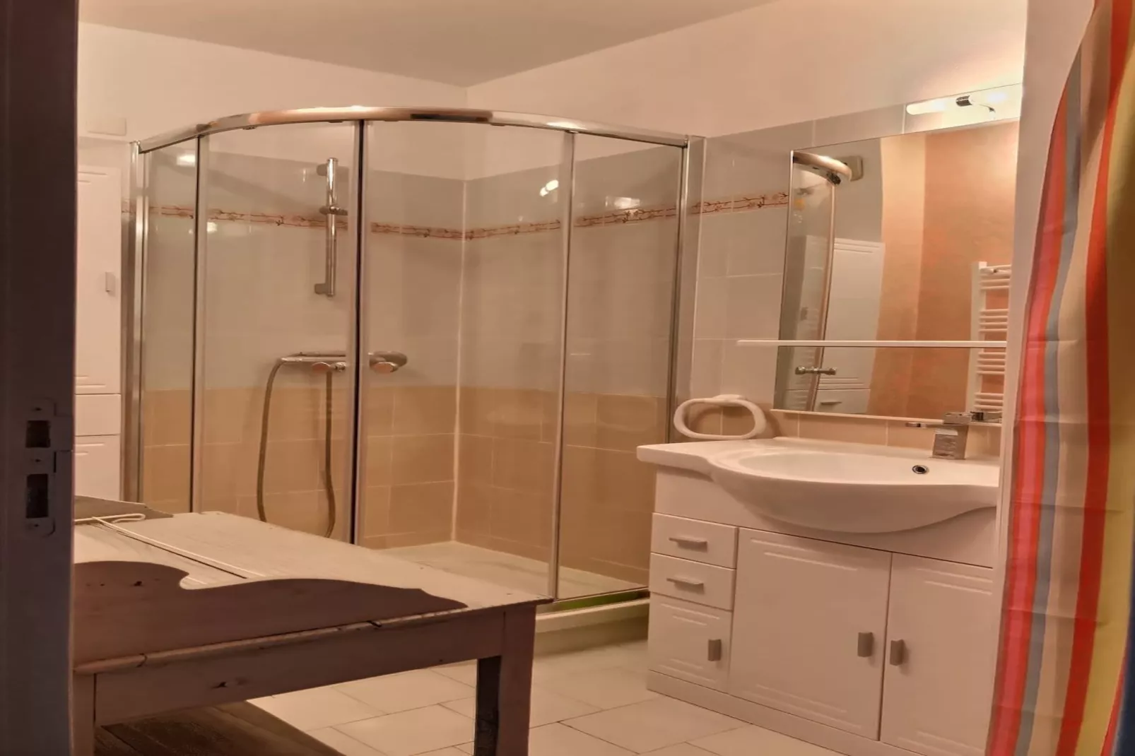 LOU 172 GINESTET-Badkamer