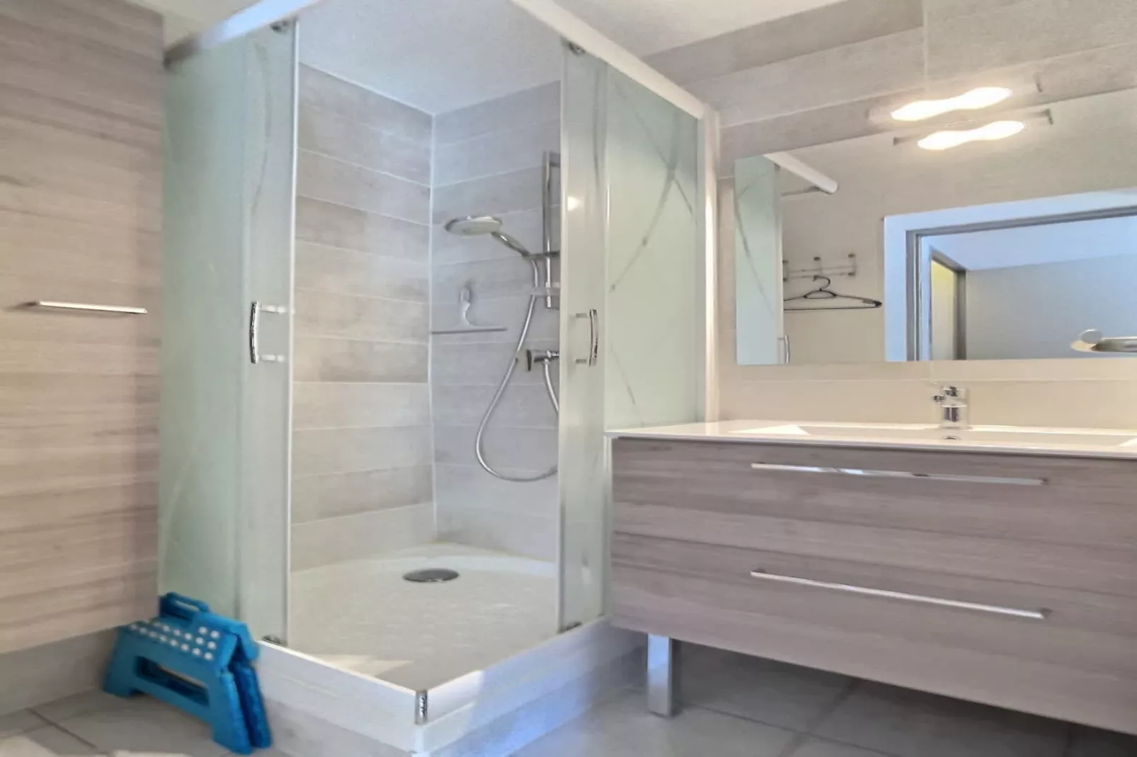 LOU 180 DESSELLE-Badkamer