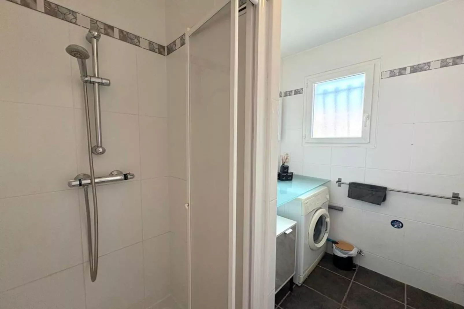 107 DENAUD-Badkamer