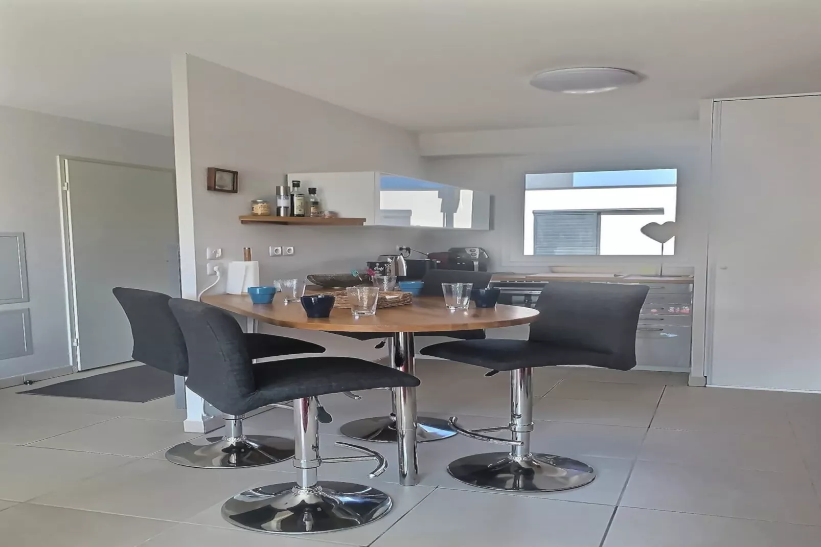 211 NILSSON-Eetkamer