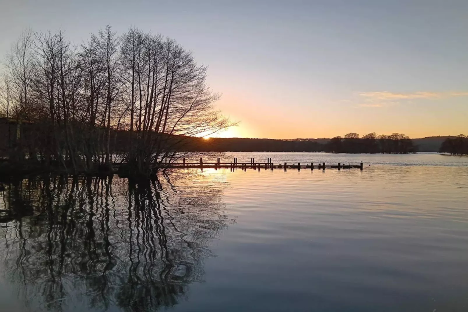 Rustige oevertoevlucht in Ry-By Traum-Waterzicht