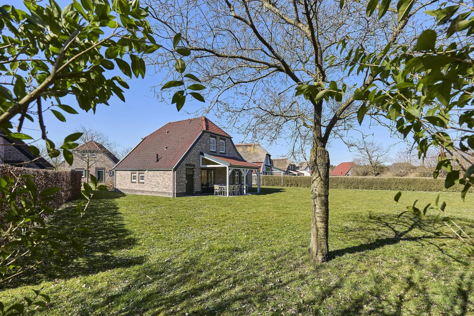 Buitenhof De Leistert 11 - Tuinen zomer