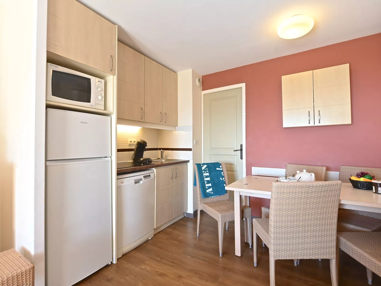 Le Village (E1 309)-Binnen