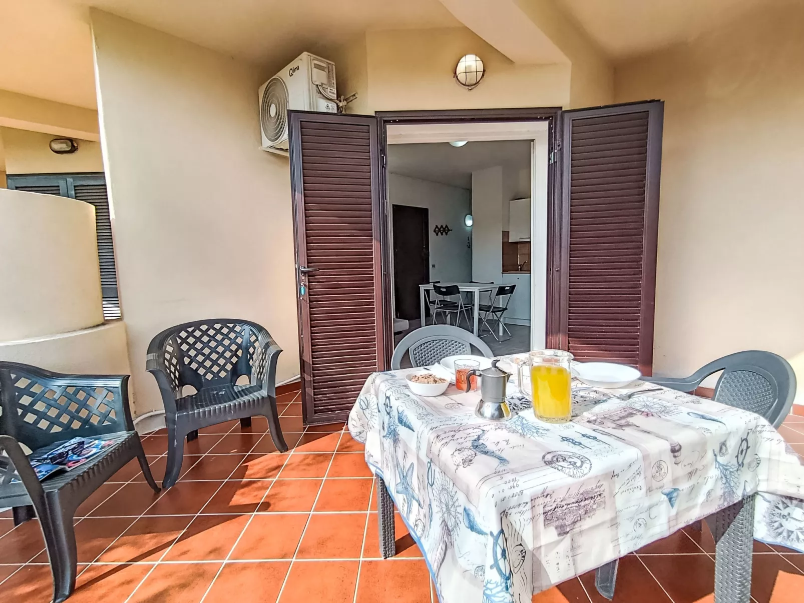 Iris 7, Terza Spiaggia-Binnen