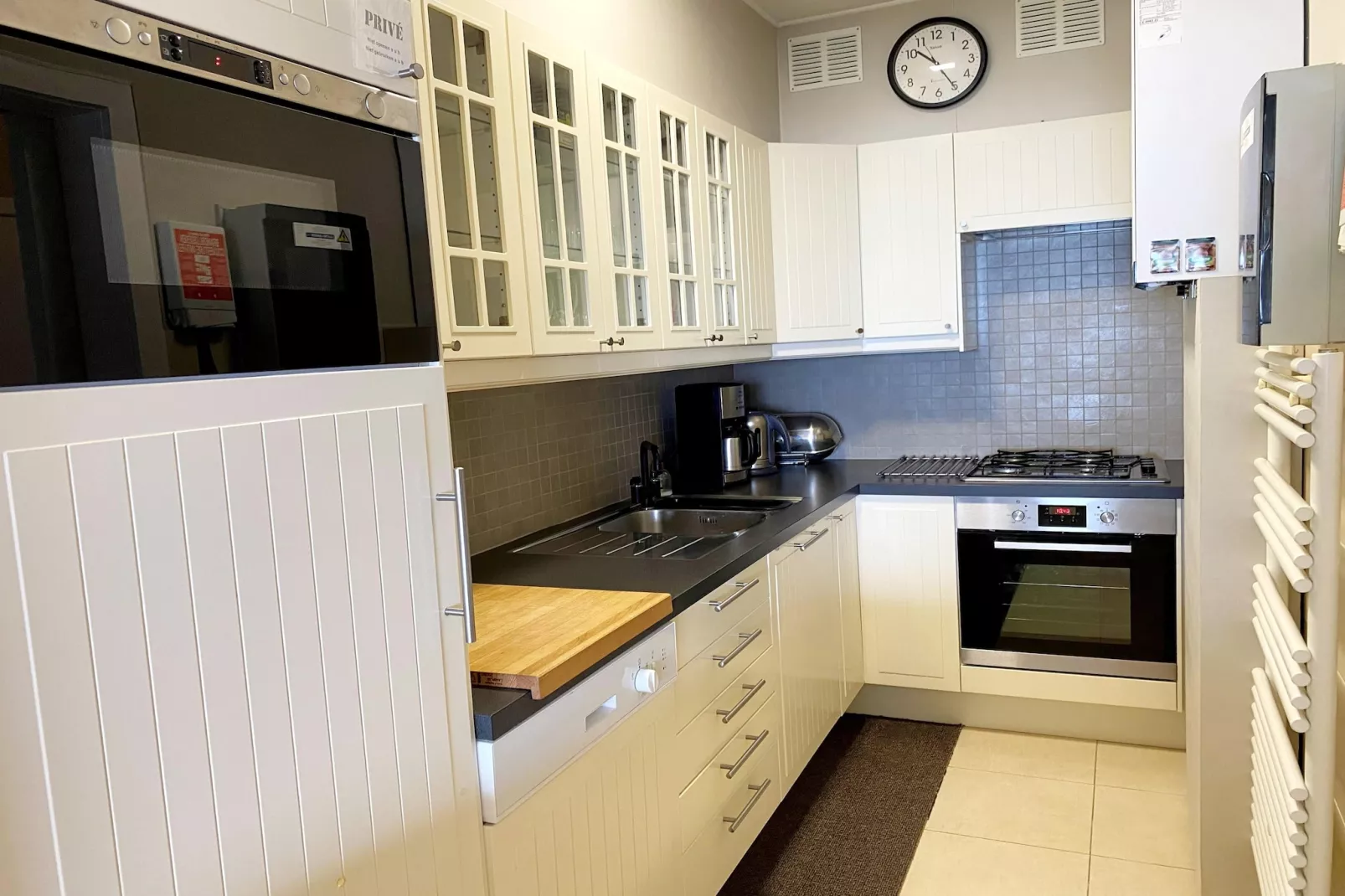 Velasquez 0504Garage-Keuken