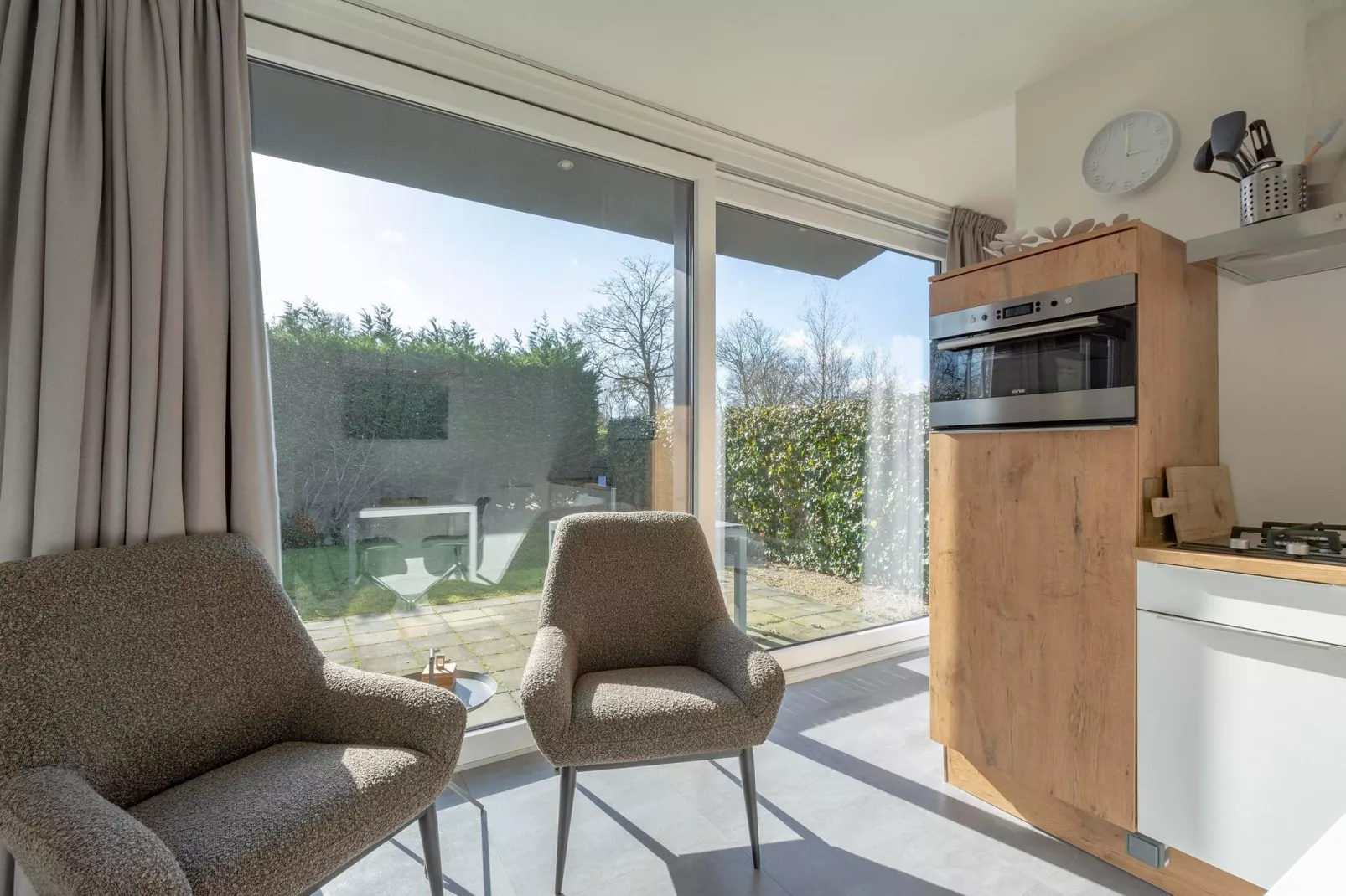 Strandhuis Uitwaayer-Woonkamer