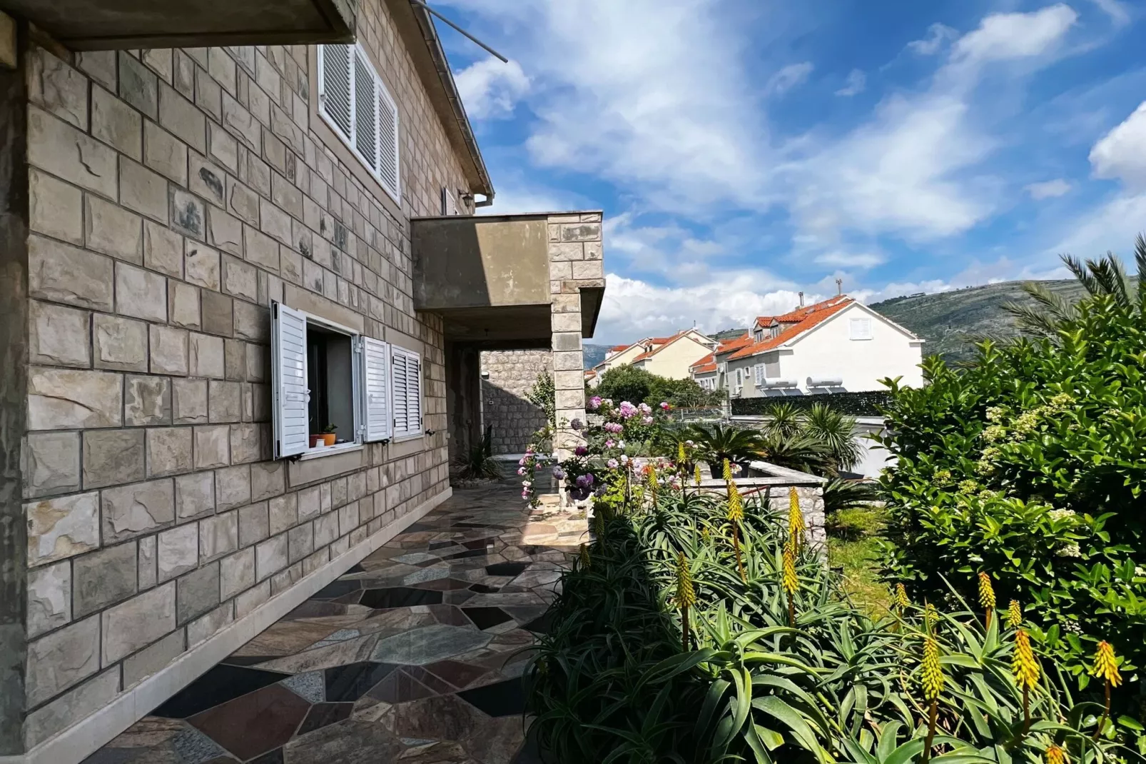 Apartments & Rooms Tapera- Comfort Double Room with Terrace and Partial Sea View 2-Buitenlucht