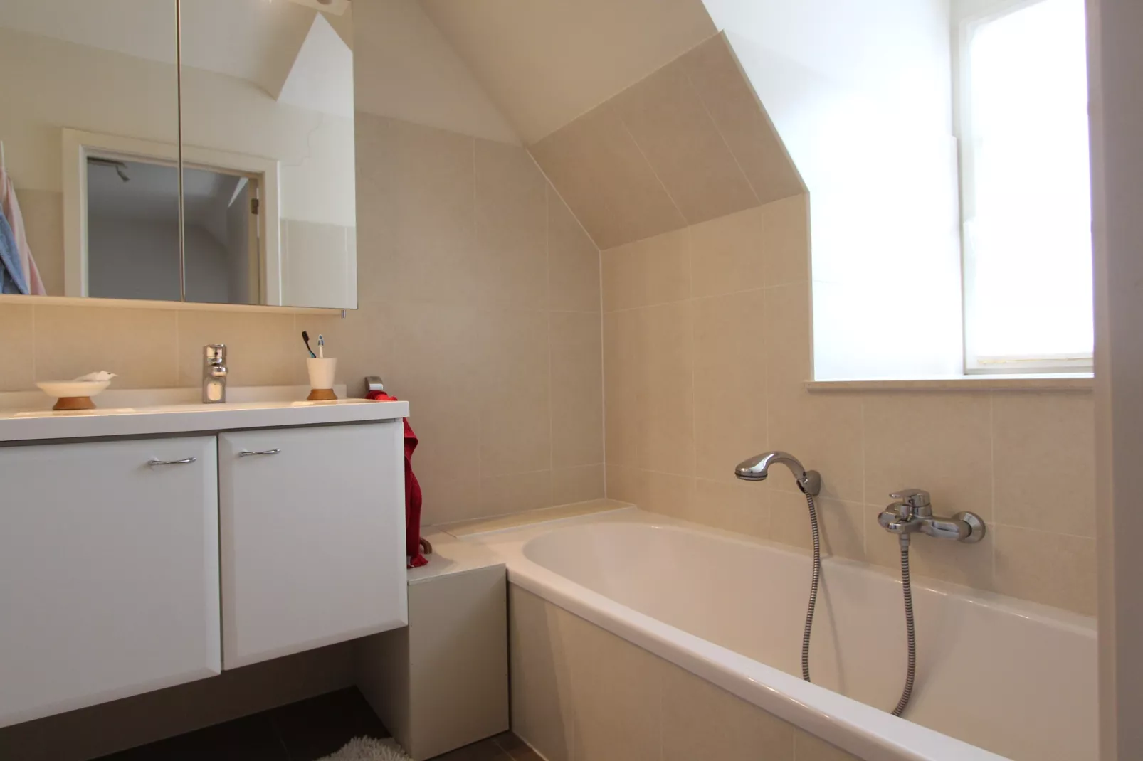 RAVEEL 52  STPL-Badkamer