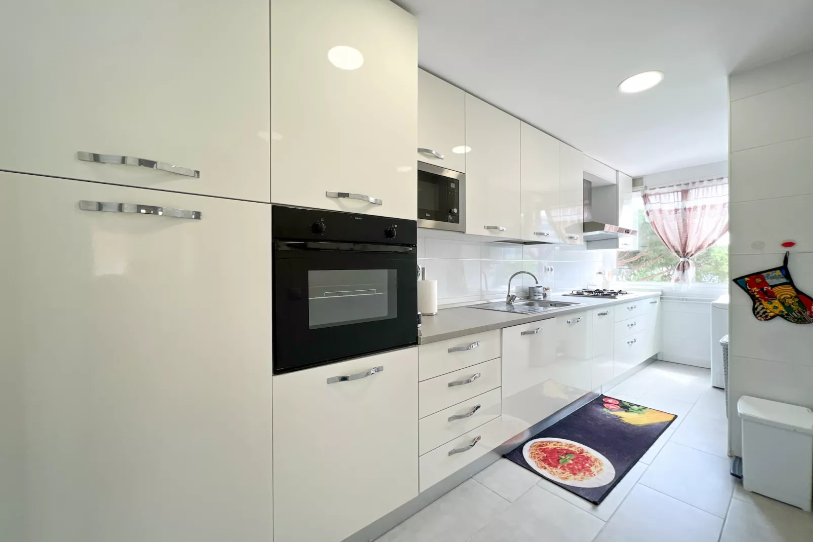 Vivalidays Lora - Santa Susanna-Keuken