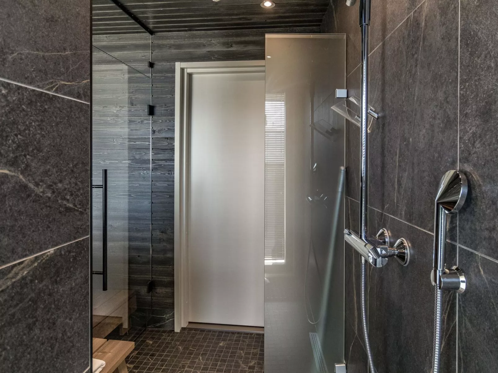 Uniikki 75, c402-Binnen