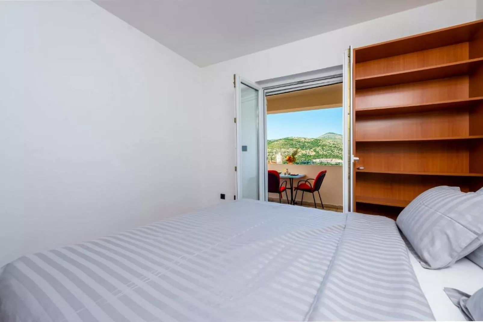 Apartments Meri & Karla - Two Bedroom Apartment with Balcony and Bridge View (Meri)-Slaapkamer