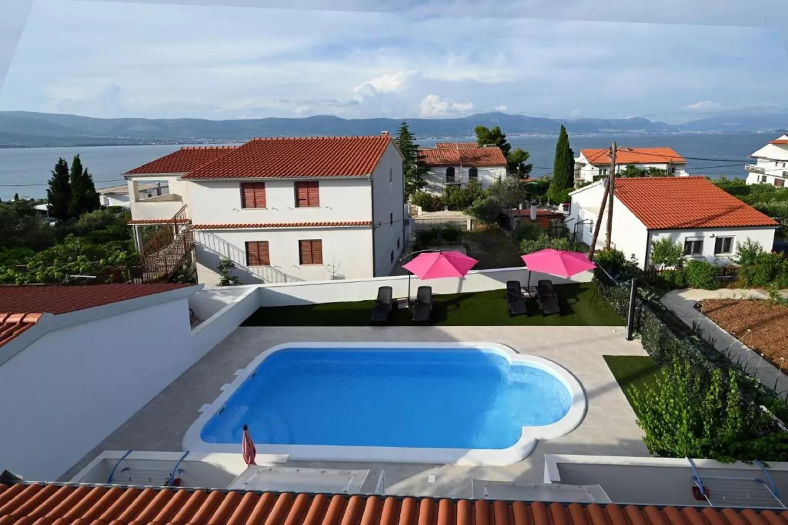 Apartments Mihovilović - 50 m from beach - Two Bedroom Apartment with Terrace and Pool View (A1)-Zwembad