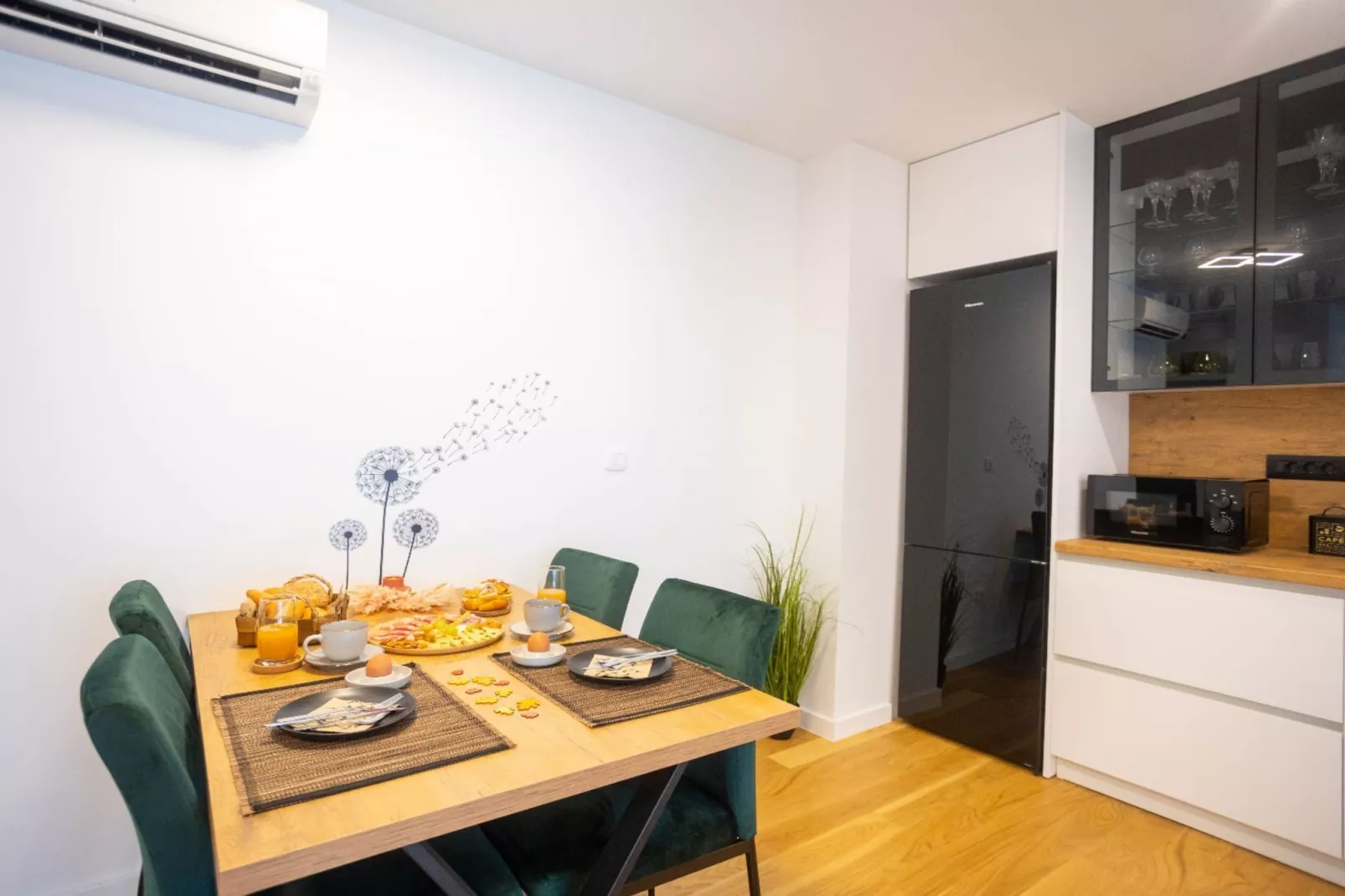Apartment Jugo - Two Bedroom Apartment with Terrace and Sea View-Eetkamer