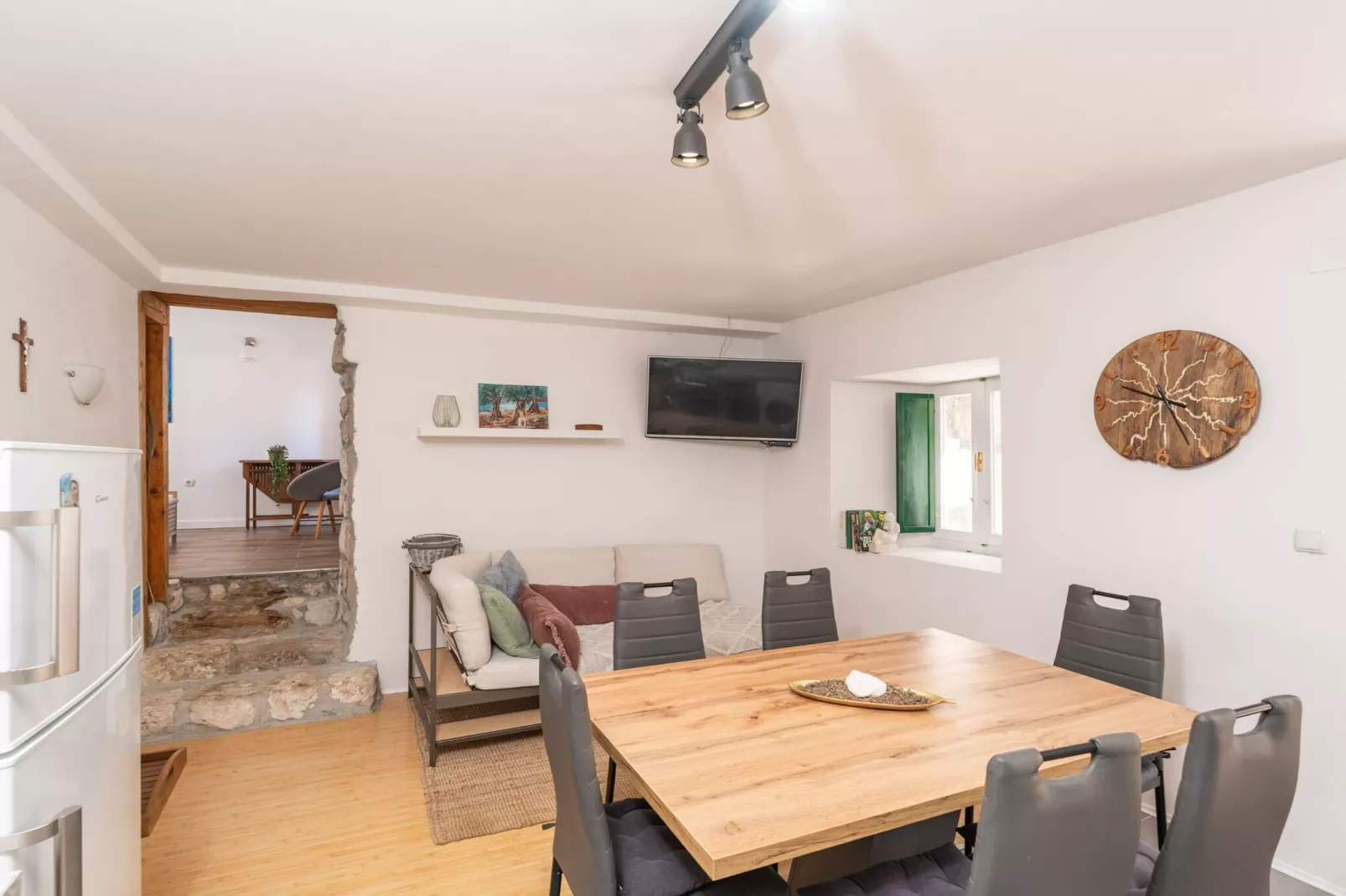 Ranch House Zora - One Bedroom Ranch House-Woonkamer