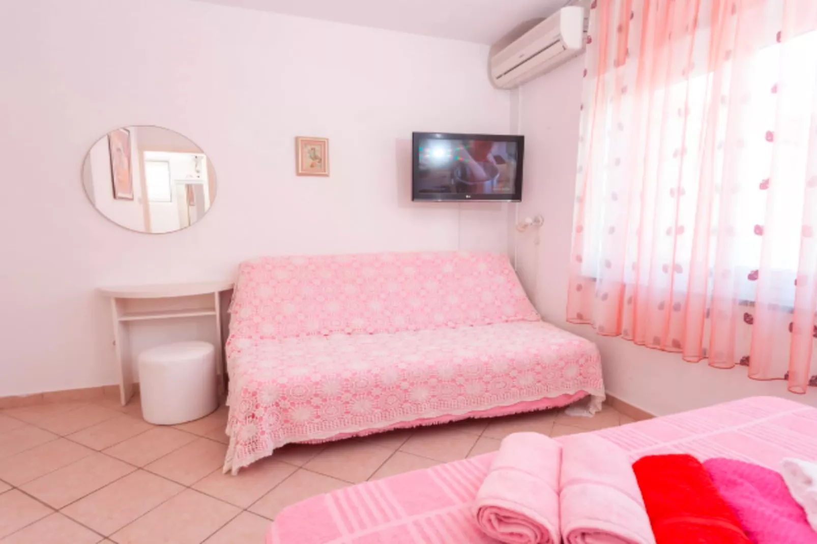 Apartments Lily - Three Bedroom Apartment with Terrace and Sea View-Slaapkamer