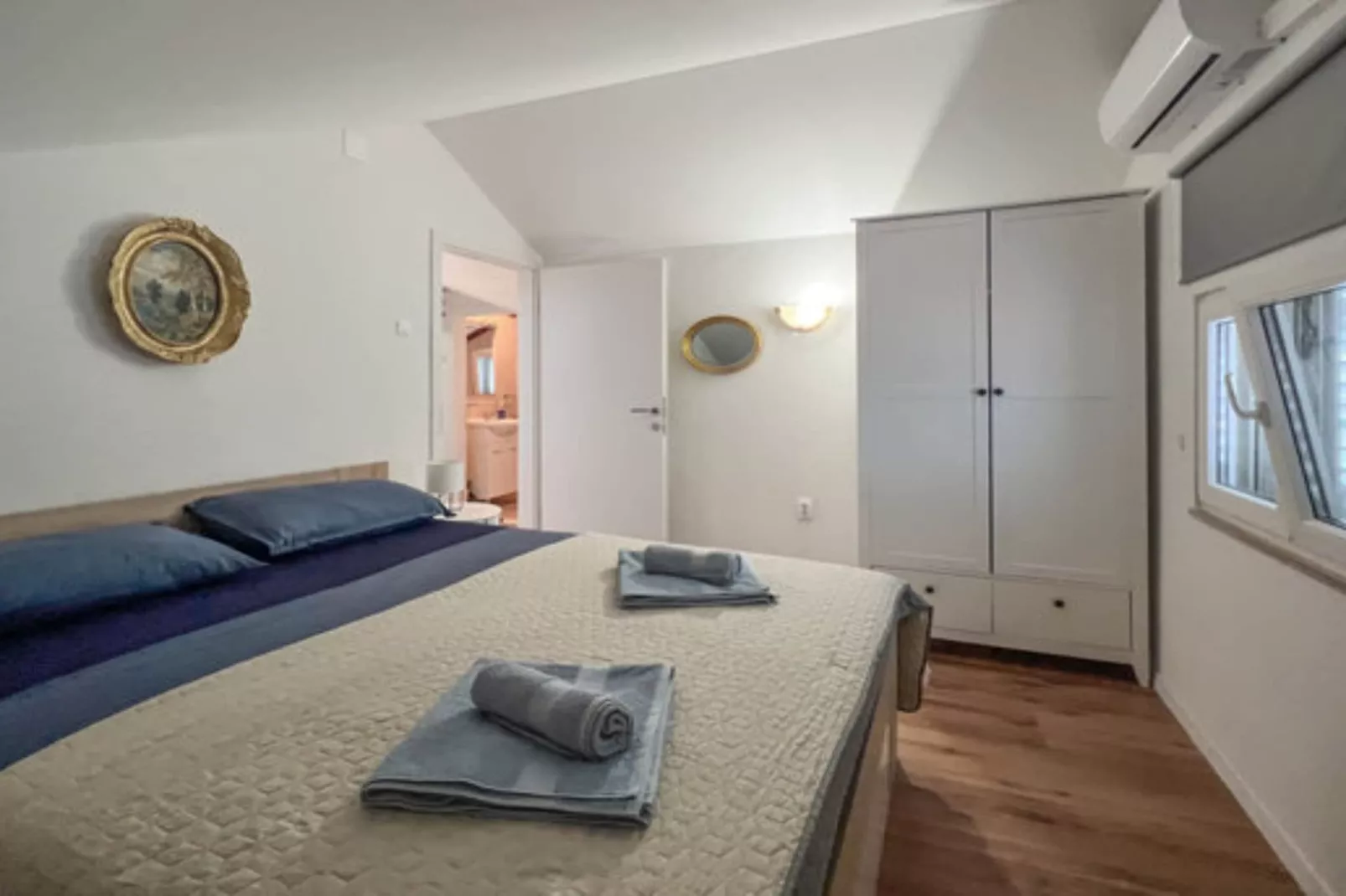 Holiday Home Aurora - Three bedroom Holiday Home-Slaapkamer