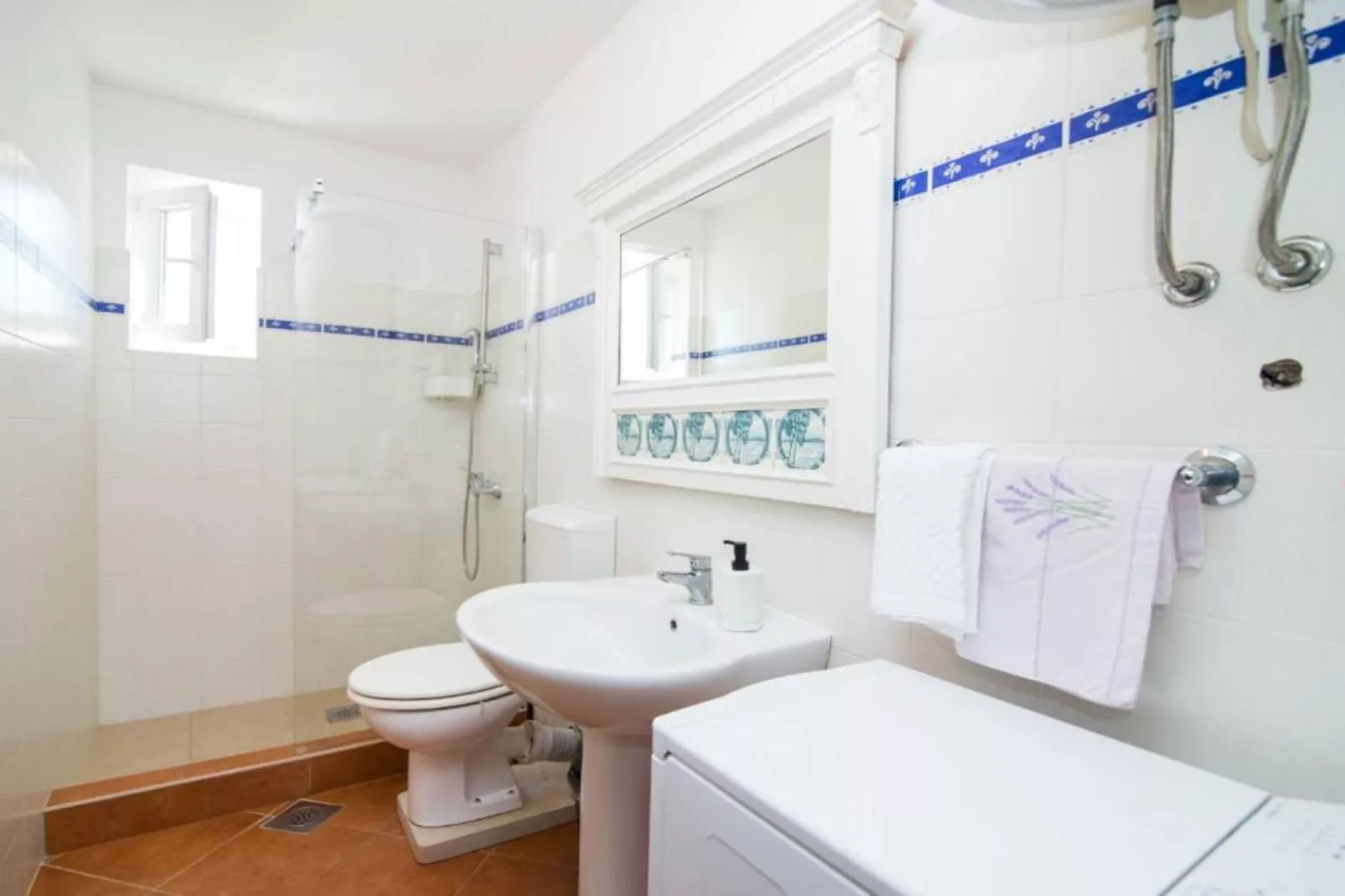 Apartments Bonic - Two Bedroom Apartment with Balcony (APP 3)-Badkamer