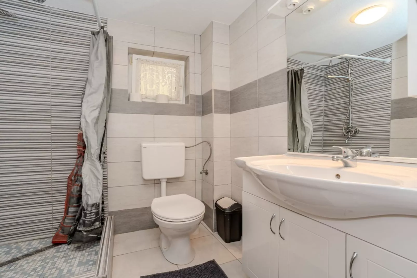 Apartments Robi & Kristina - Two Bedroom Apartment with Terrace A2-Badkamer