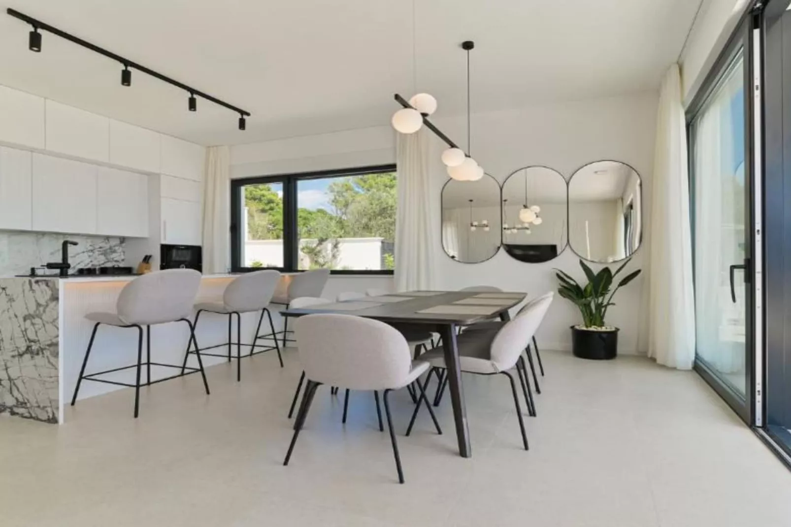Villa Olive - Five bedroom Villa with Terrace and Swimming pool-Eetkamer