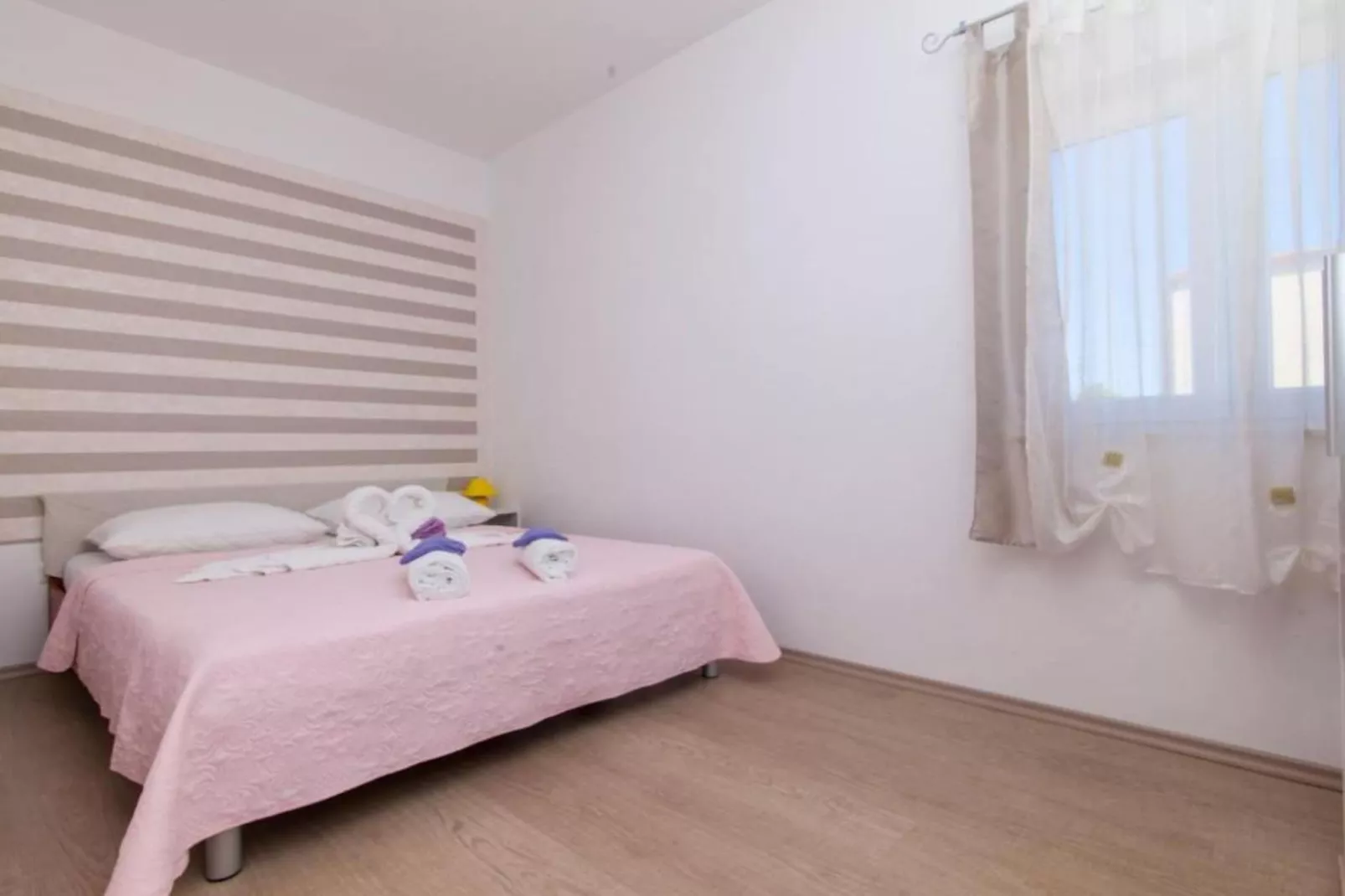 Villa Ava - Five Bedroom Villa with Swimming pool-Slaapkamer