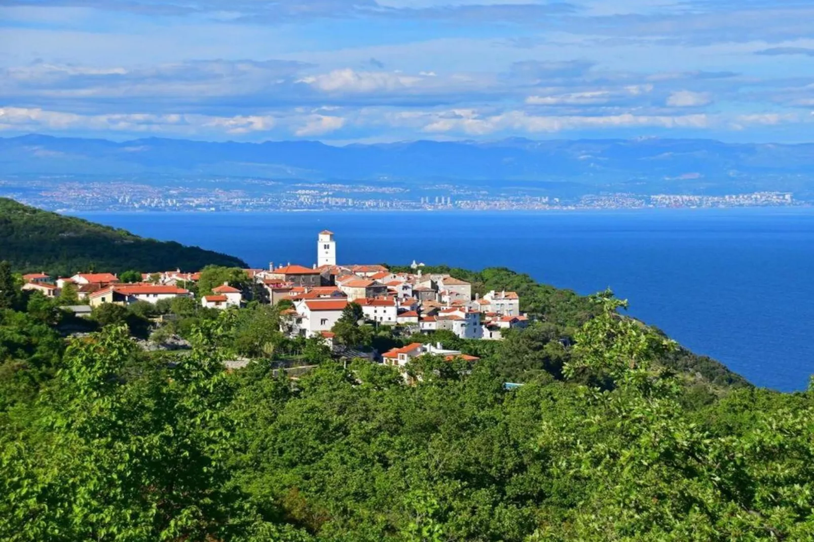 Chic and Cozy Brsec Apartment with Sea View - Two Bedroom Apartment with Sea View-Buitenlucht
