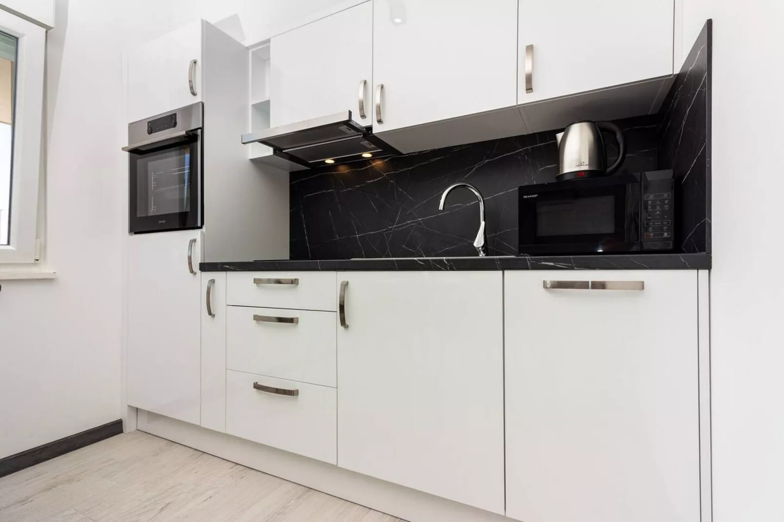 Modern Apartments with Private Balcony - One Bedroom Apartment (Owner S1)-Keuken