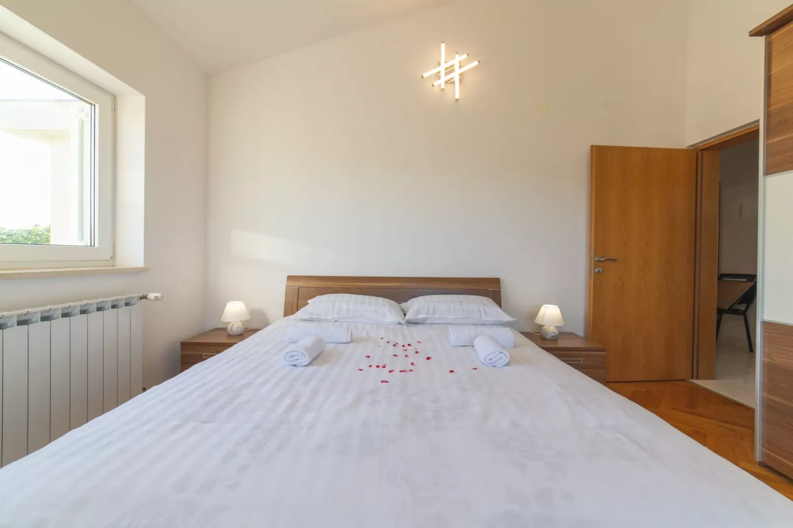 Idyllic Getaway Lovrec Villa with Pool - Five Bedroom Villa with Pool-Slaapkamer