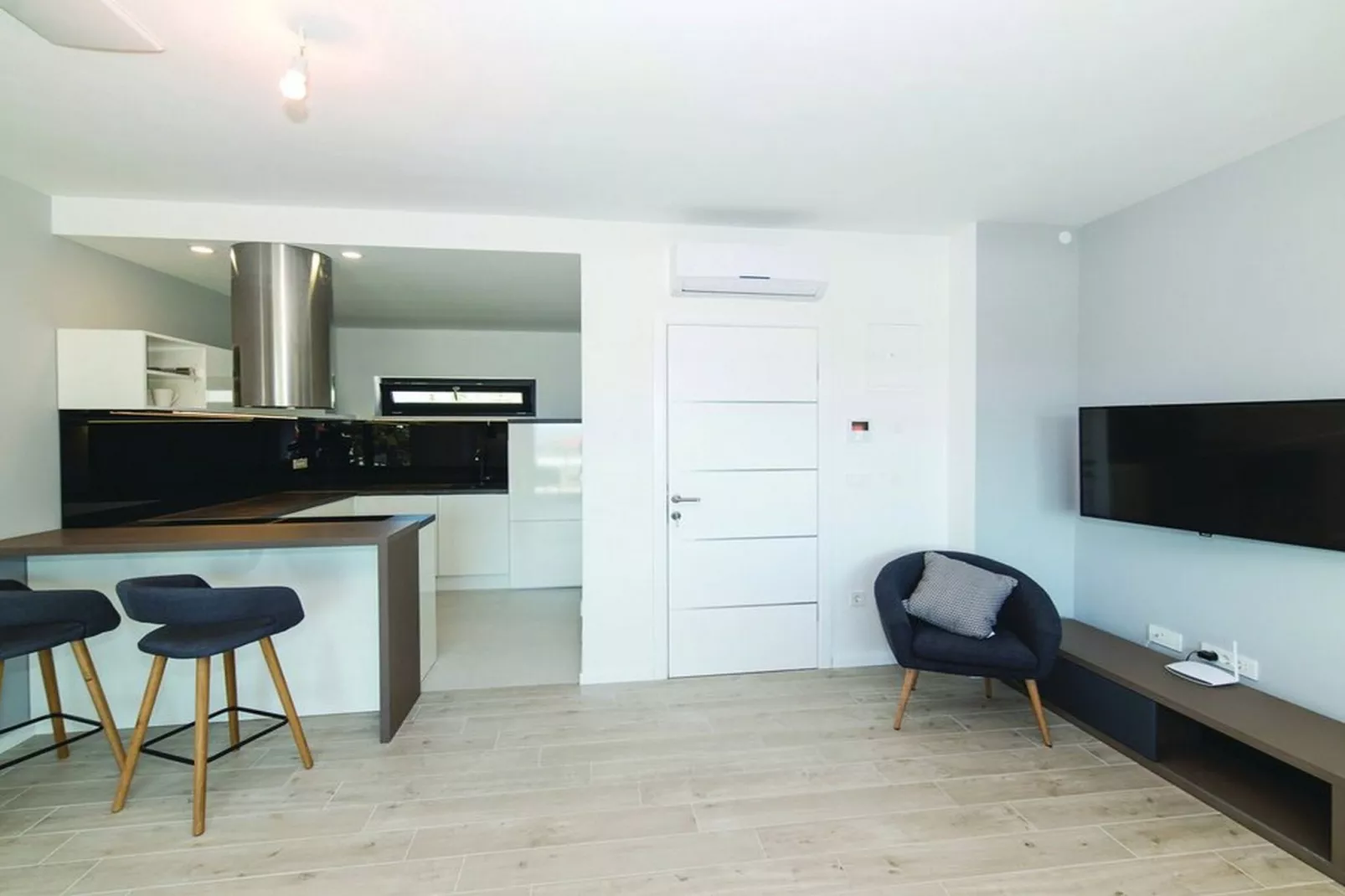 Modern Kastel Villa with Private Pool, Gym, and Large Outdoor Space - Eight Bedroom Villa-Keuken