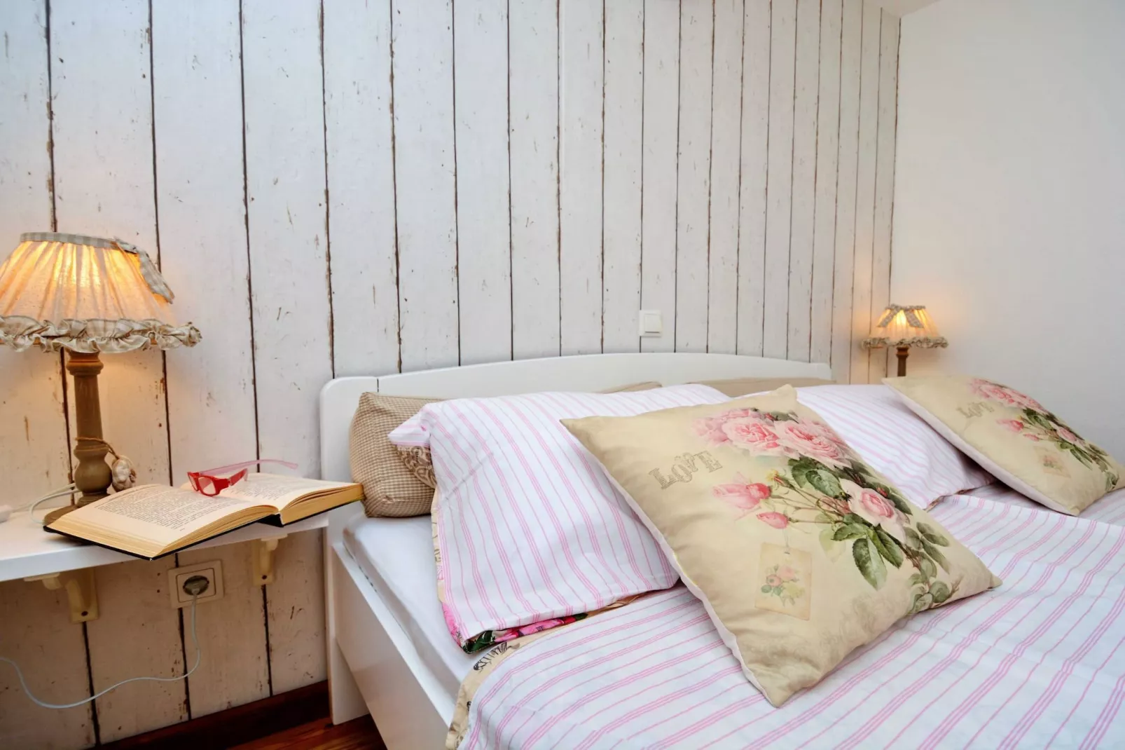 Blissful Bay Apartments Vrboska - One Bedroom Apartment with Terrace (owner Lovor)-Slaapkamer