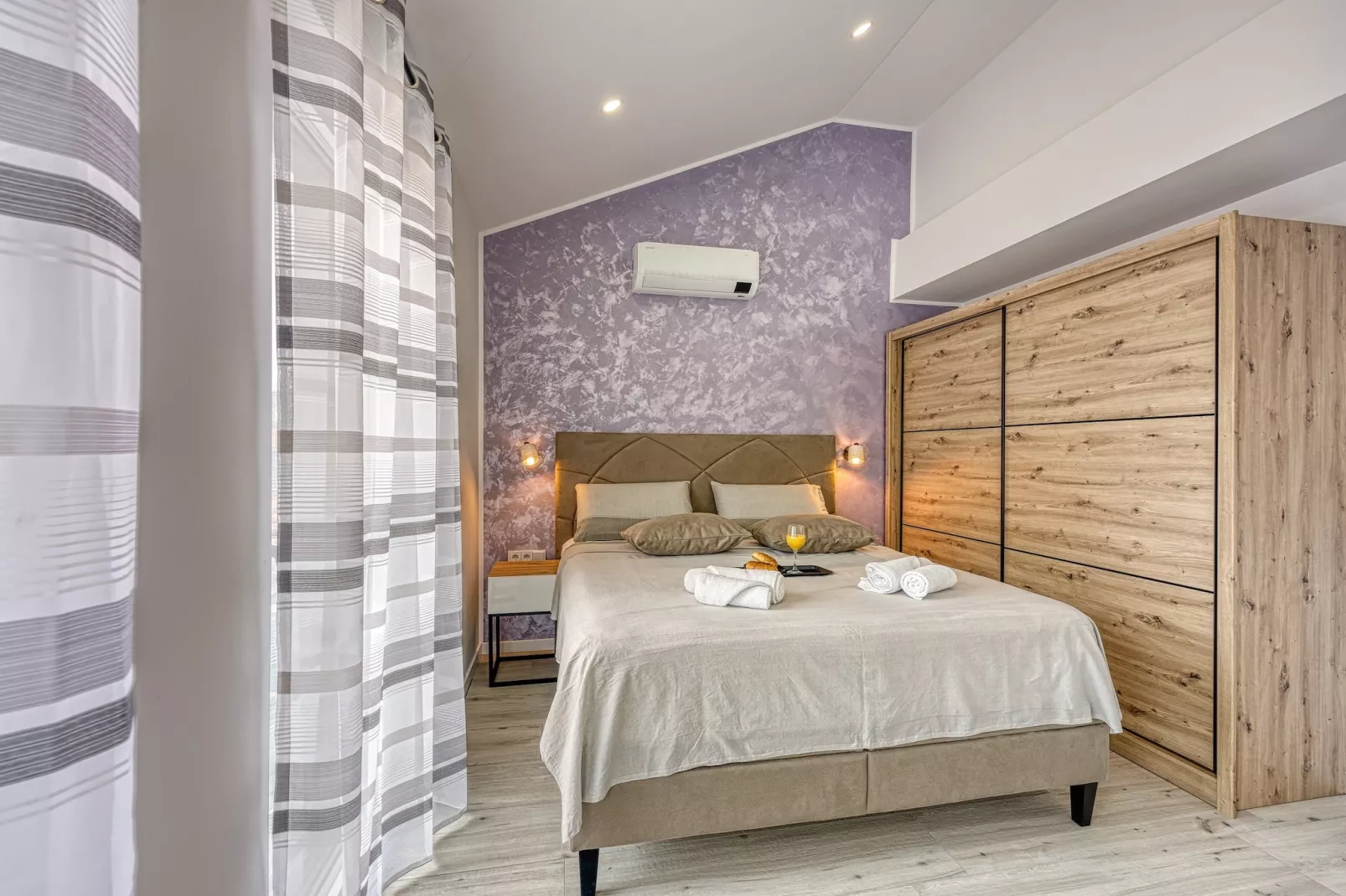 Peaceful Blooming Villa with Pool - Four Bedroom Villa with Pool-Slaapkamer