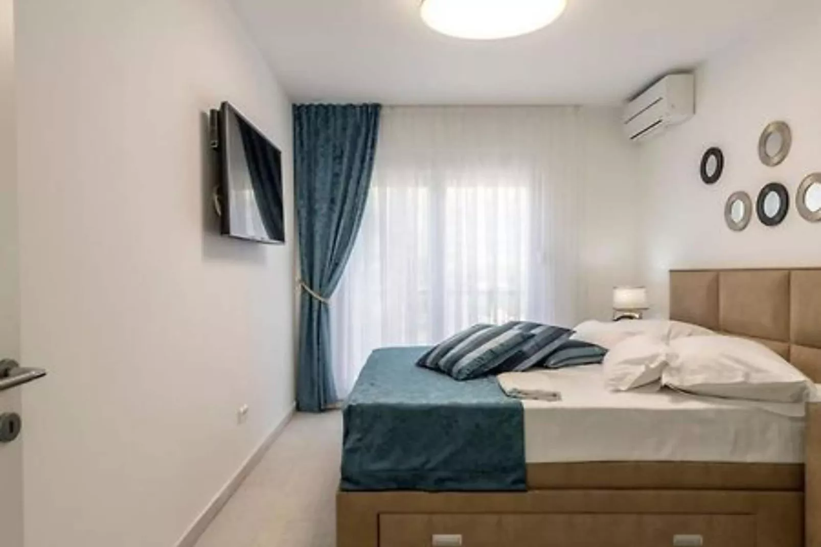 Modern & Stylish Villa with Private Pool - Four Bedroom Villa with Pool-Slaapkamer