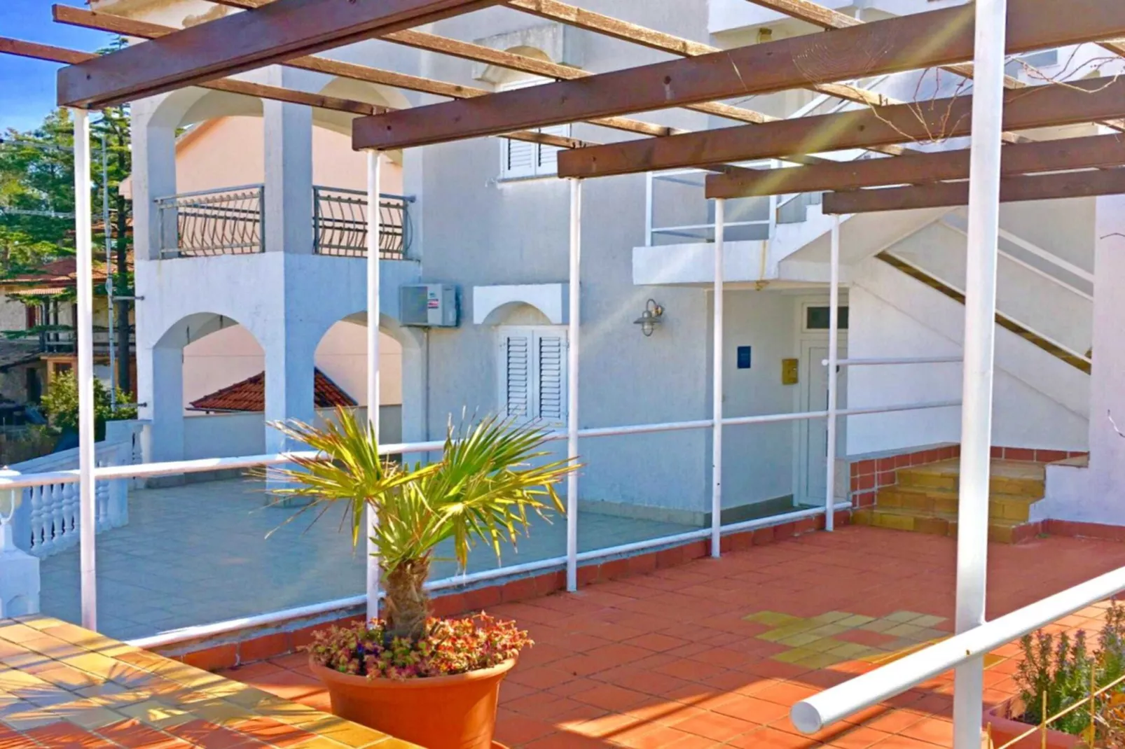 Bright Krk Apartment with Balcony and Beach Proximity - One Bedroom Apartment-Buitenlucht