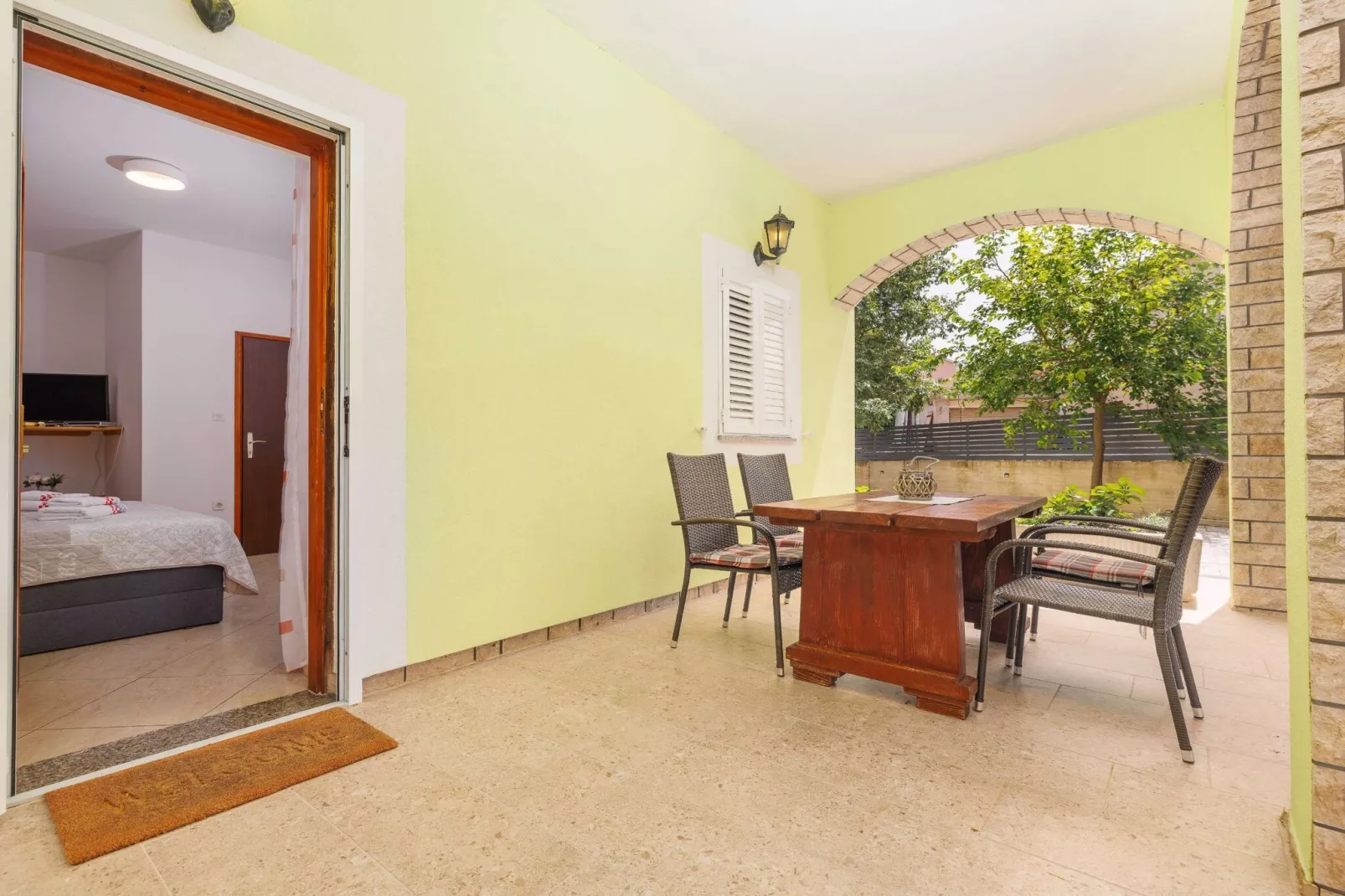 Wonderful Krk Island Stay: Shared Pool, Grill Patio, and Nearby Beaches - Studio Apartment-Buitenlucht