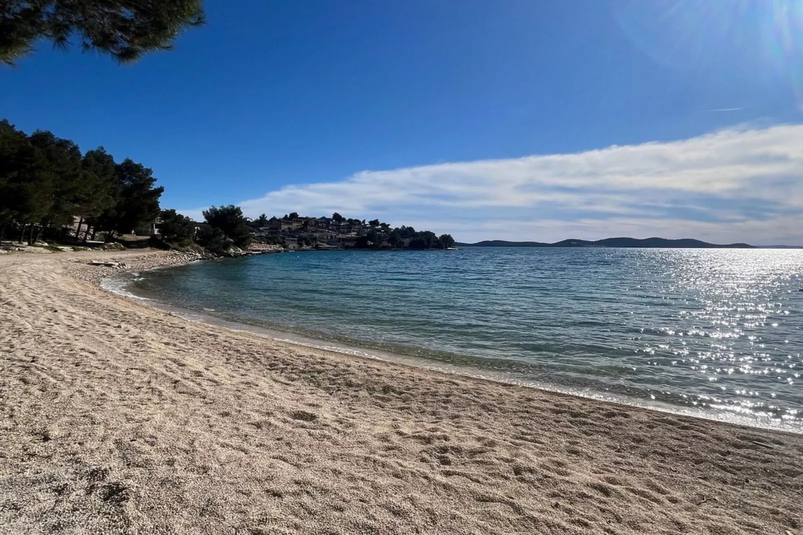 Tranquil Tides Drage Mobile Home with Terrace and Sea View - Two Bedroom Mobile Home with Terrace and Sea View-Sfeer