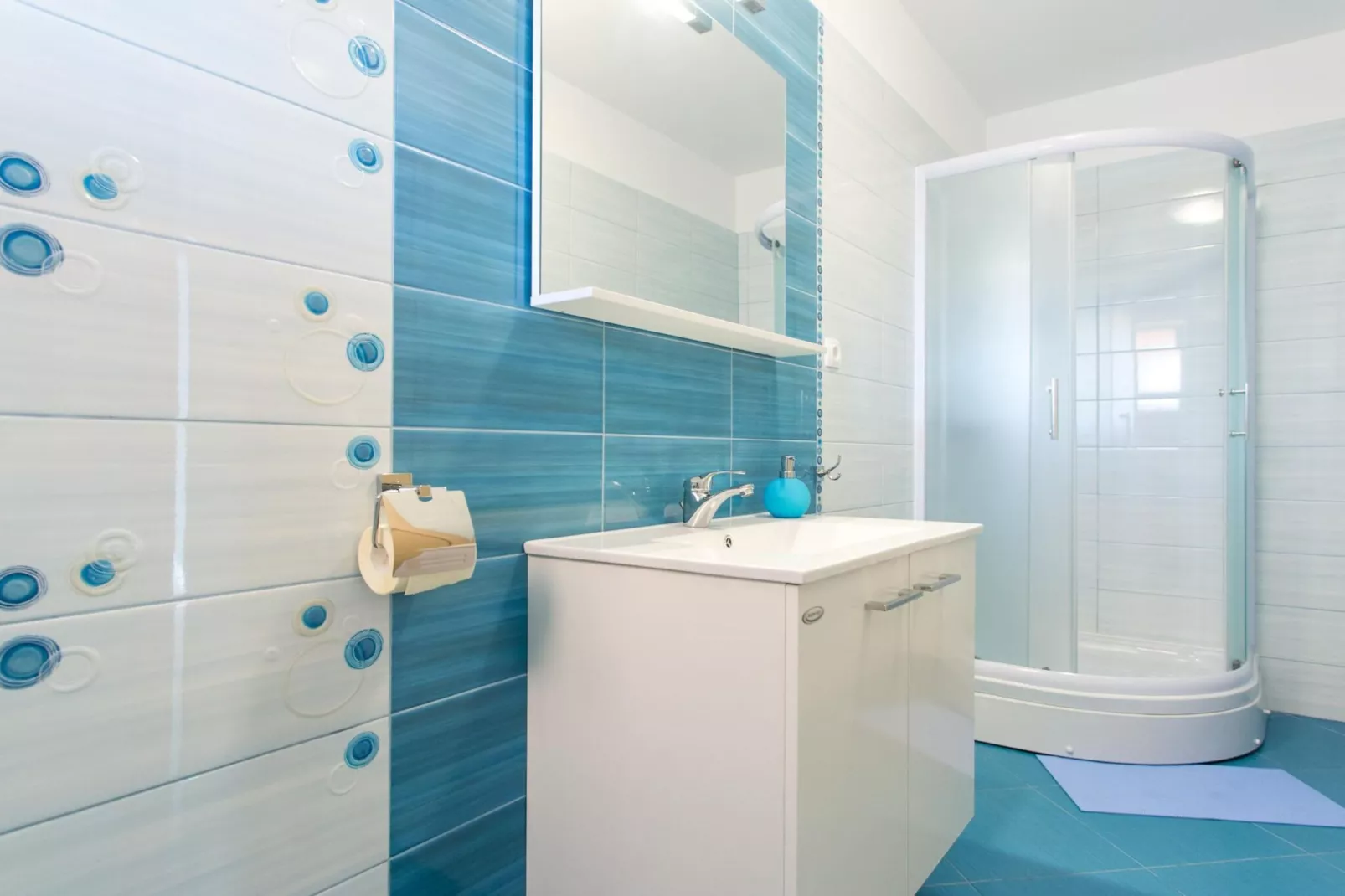 Scenic Elegant Apartments Krk with Balcony and Pool - Standard Two Bedroom Apartment with Balcony and Pool (owner 3)-Badkamer