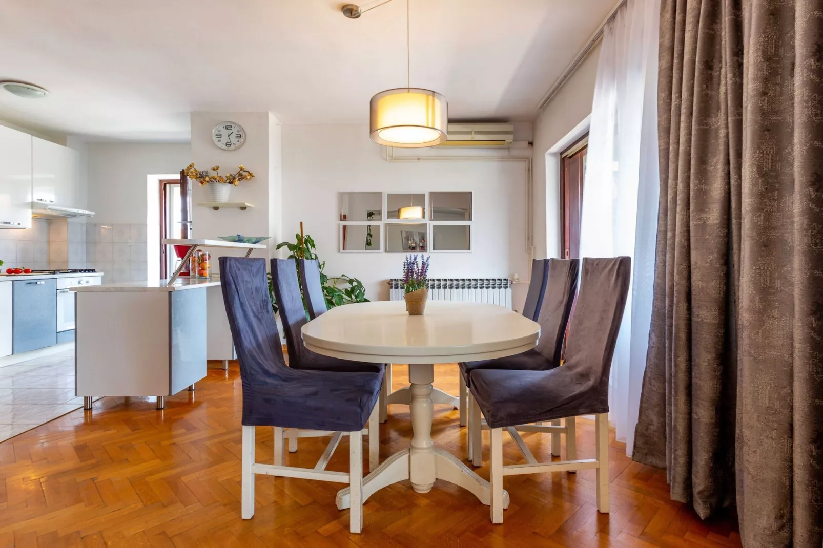 Zadar Lavish and Luxurious Apartment with Private Pool - Three Bedroom Apartment with Private Pool-Eetkamer