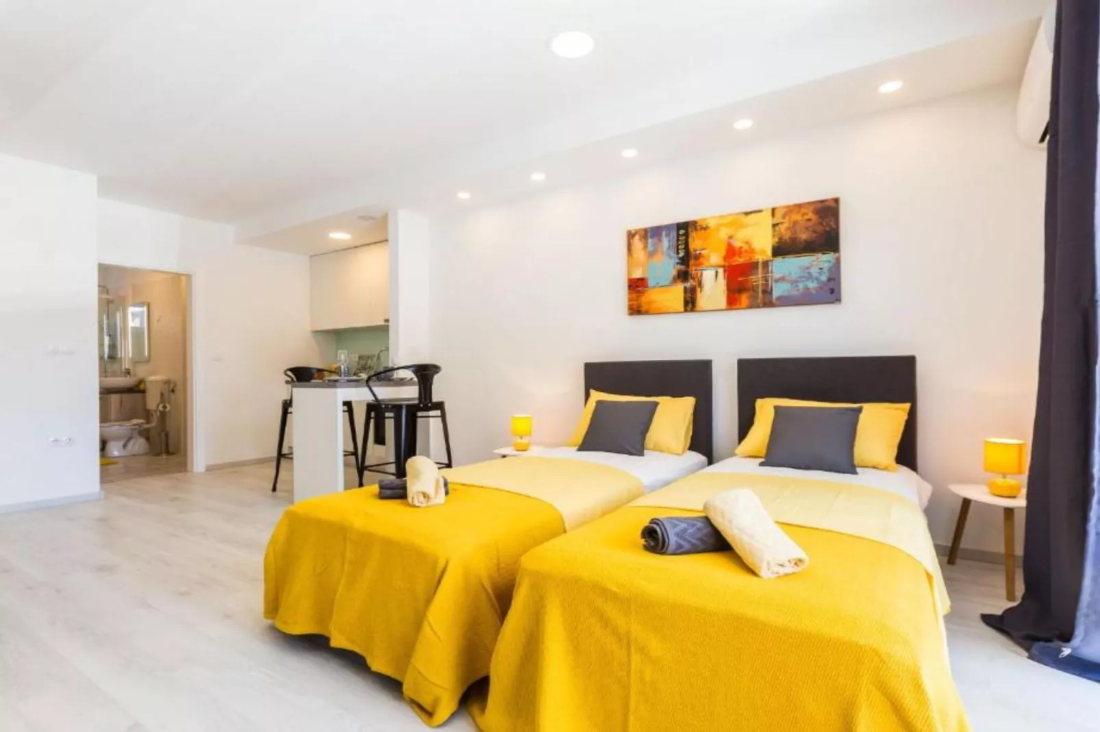 Charming Zadar Apartment Near Old Town with Convenient Access to Beaches Apartman ( 2 )-Slaapkamer