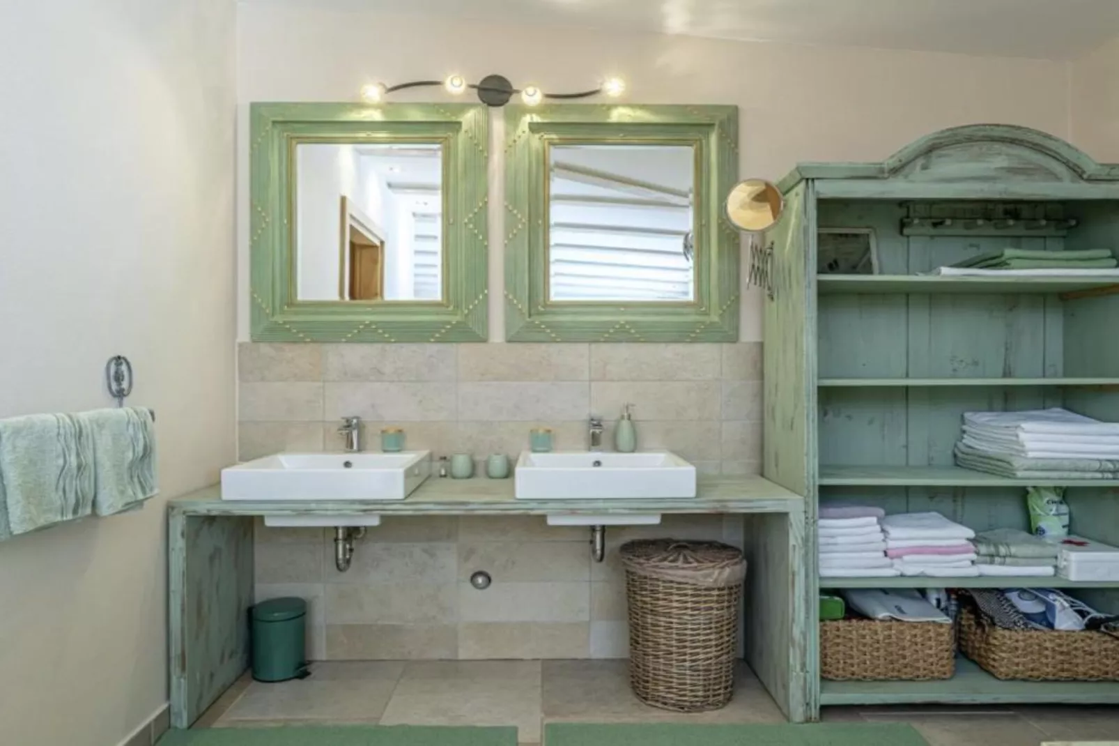 Poolside Grand Retreat Villa-Badkamer