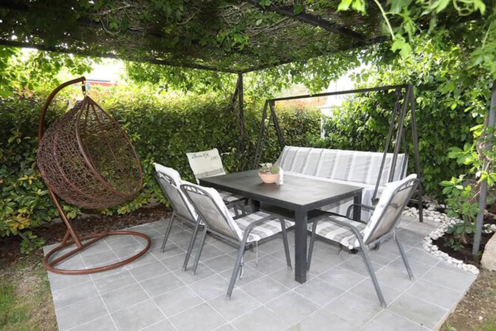 Garden Oasis - Kaštel Lukšić - One Bedroom Apartment with Balcony-Sfeer