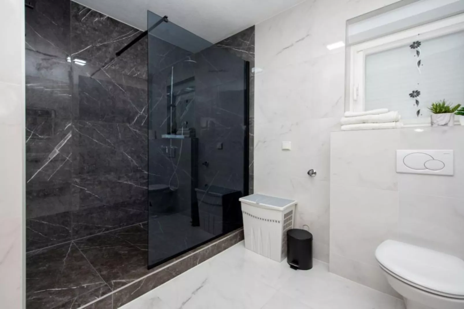 Villa Tomi - Standard One Bedroom Apartment (8)-Badkamer