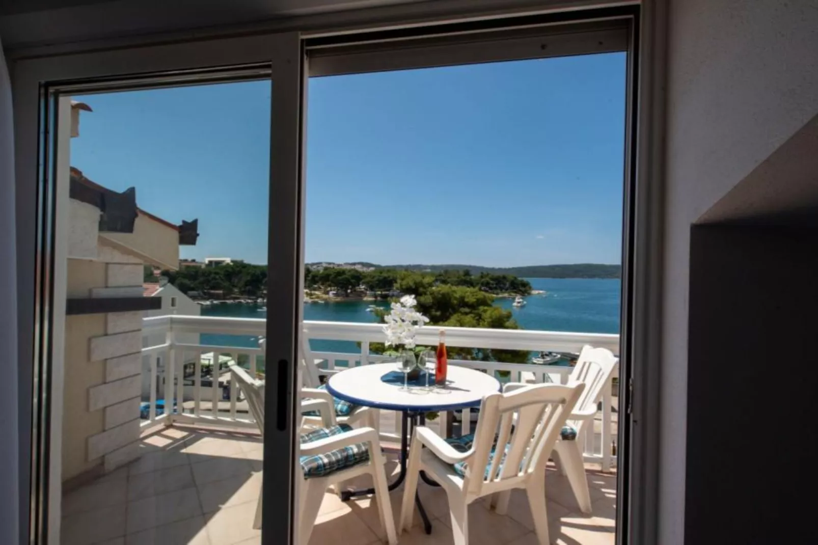 Villa Tomi -  Studio With Sea View (2)-Terrasbalkon