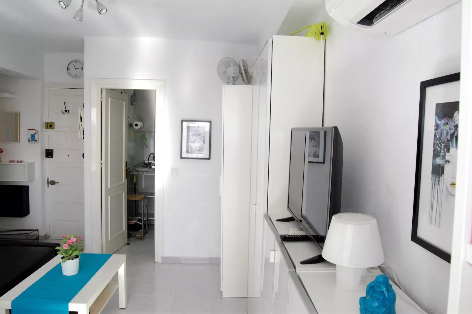 Coronado 124 Apartment by Casasol-Woonkamer