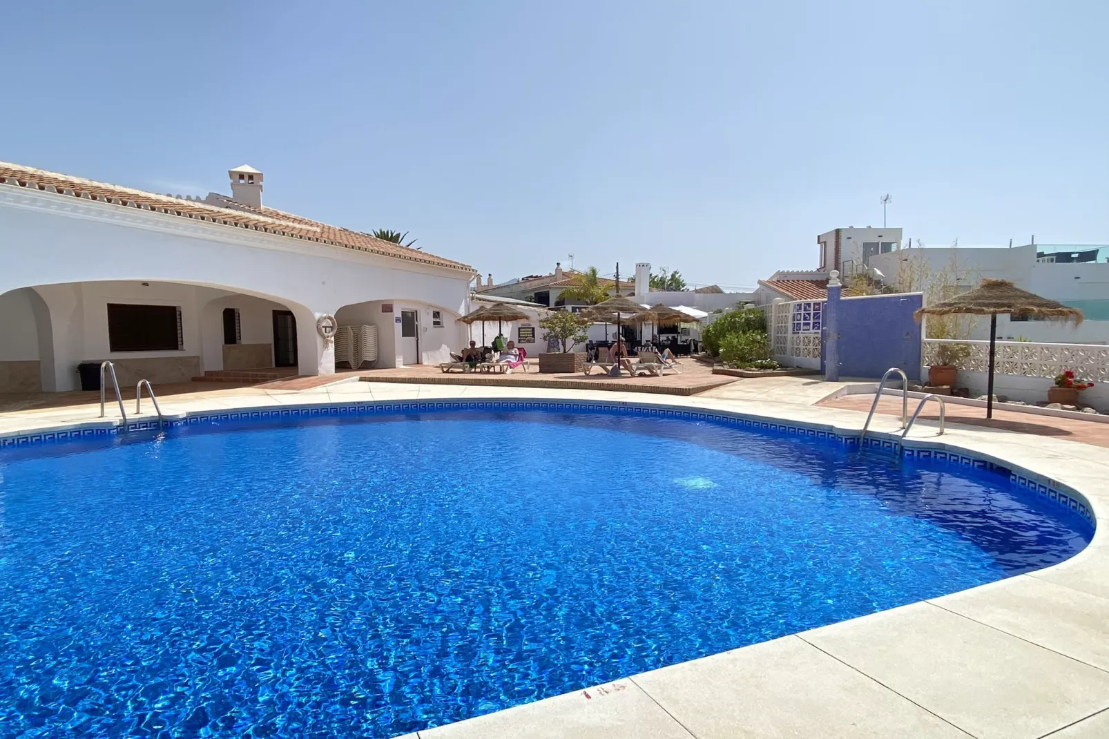 Capistrano Playa 403 by Casasol-Zwembad