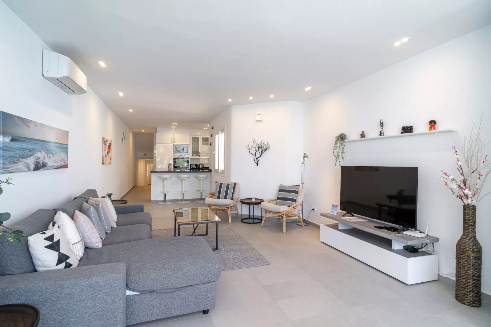 Tuhillo E1 Luxury Seaview by Casasol-Woonkamer