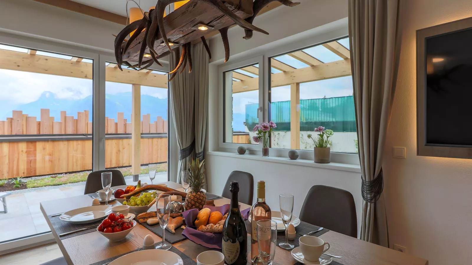 Kitzbüheler Alpenlodge Top A3-Eetkamer