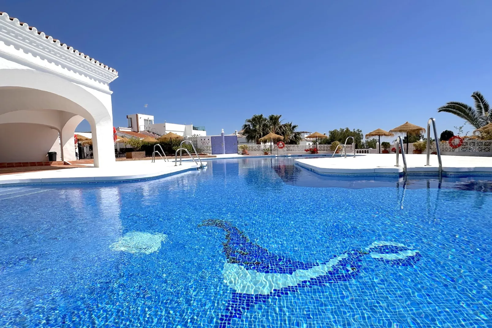 Capistrano Playa 201 by Casasol-Zwembad