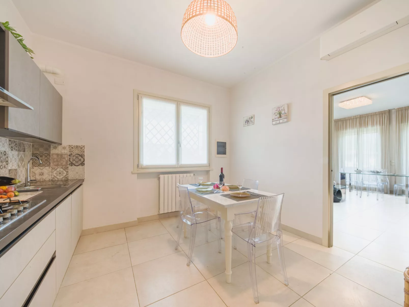 White Home-Binnen
