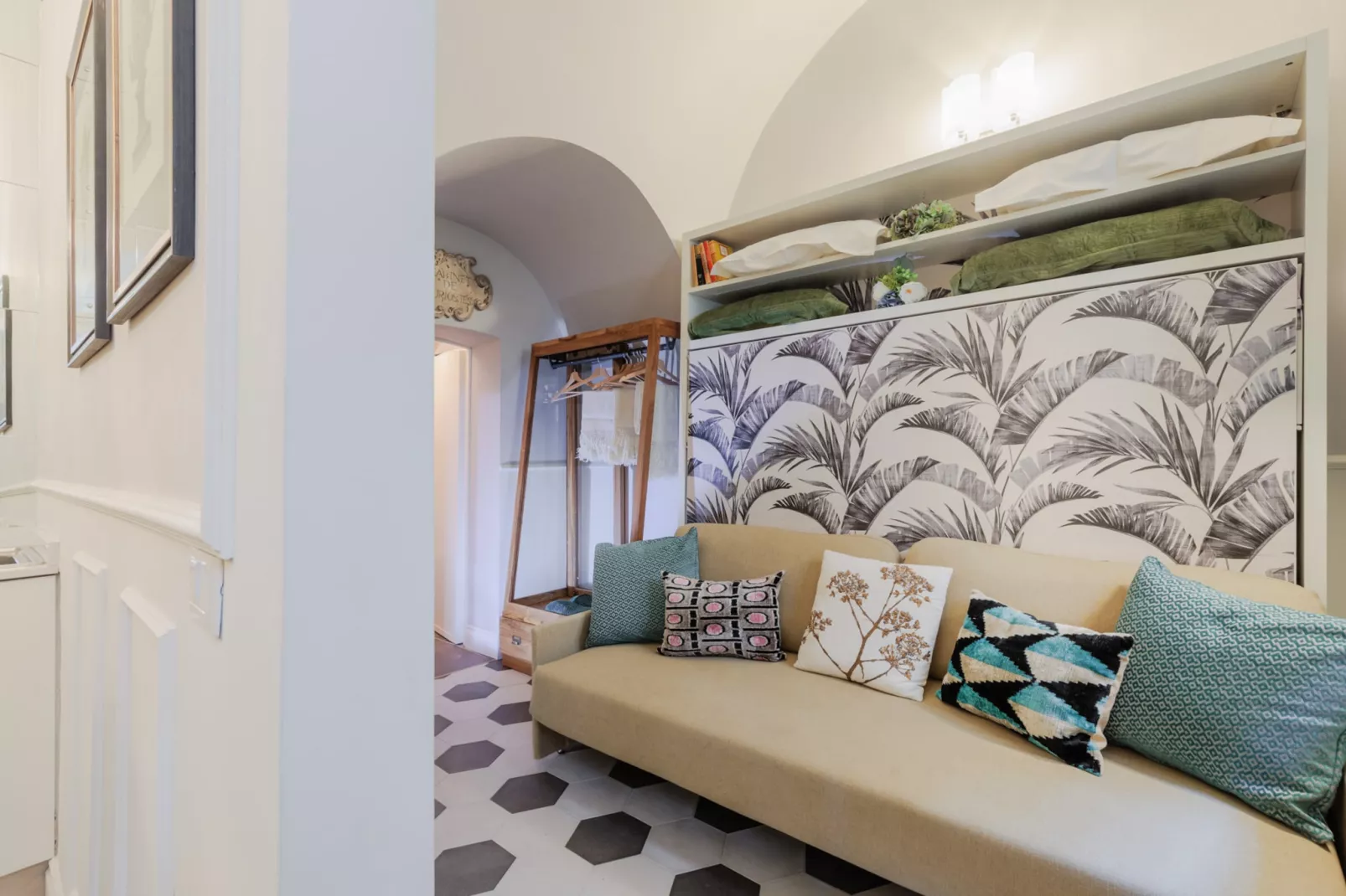Busdraghi Studio,Stylish at Via Fillungo-Niet-getagd